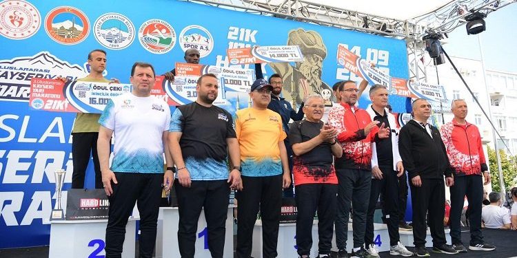 Uluslararası Kayseri Yarı Maratonu nefesleri kesti