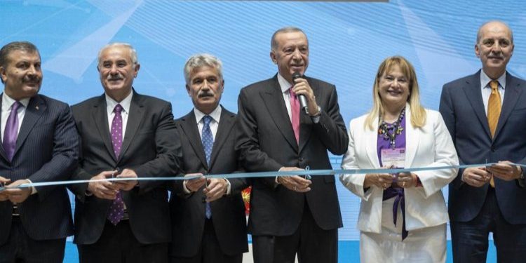 Cumhurbaşkanı Erdoğan: Türkiye’yi darbe anayasasından kurtaracağız