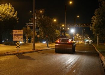 Kayseri Büyükşehir’dn asfaltta gece mesaisi