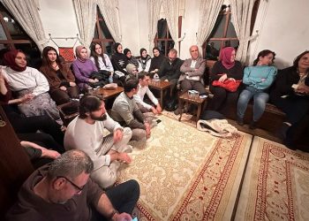 Tarihi konakta çay eşliğinde şiir dolu gece