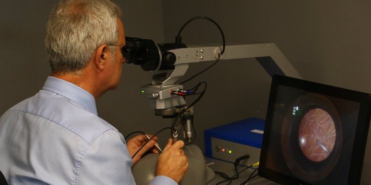 Türk göz hekimlerinden yabancı doktorlara eğitim