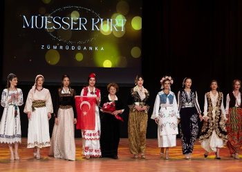 Ünlü tasarımcıdan ‘Zümrüdü Anka’ defilesi