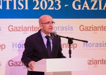 Bakan Şimşek: Bütçe açığı deprem etkisinin geçmesiyle daralacak