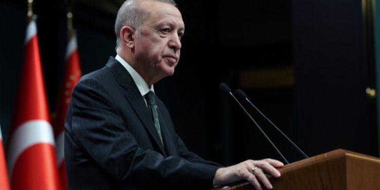 Yoğun diplomasi trafiğini sürdürdü