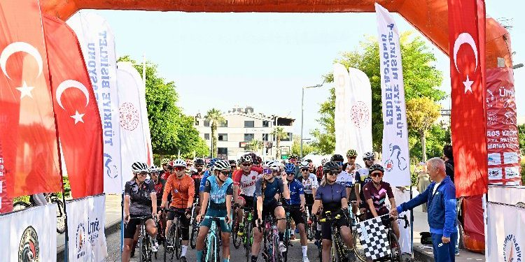 Zirveye pedalladılar