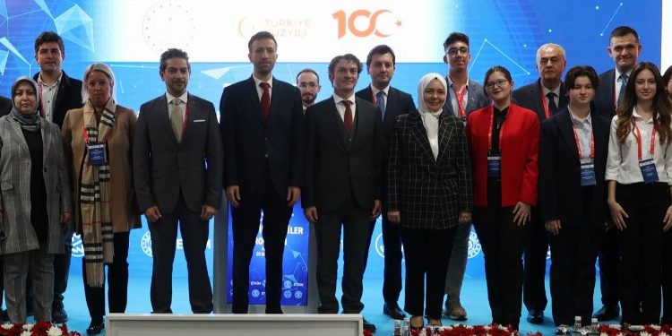 Genç girişimciler projelerini sergiledi