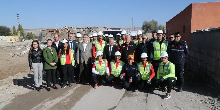 Kayseri Büyükşehir Kentsel Arama Kurtarma’dan tatbikat