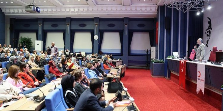 Kayseri Büyükşehir’den kadın personele meme kanseri eğitimi