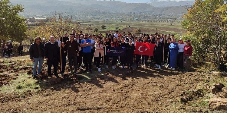 Kayseri Talas’ta ağaç dikme mesaisi bitmiyor