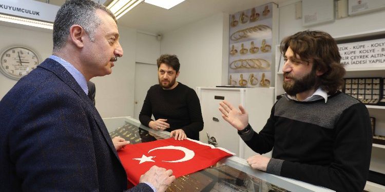 Kocaeli 20 bin Türk Bayrağı dağıtacak