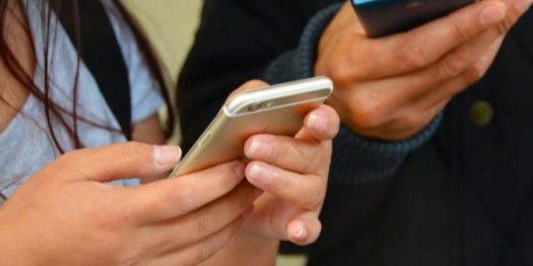 Öğrencilere teknolojik destek ‘Resmi’leşti